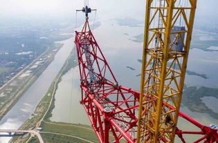 安徽淮河畔274.9米高輸電鋼管塔成功封頂，電力工程新里程碑