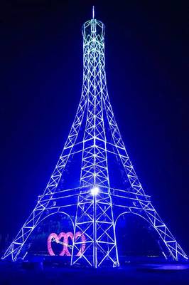 7月江蘇夜晚里最美的光，我想帶你去看看鐵塔